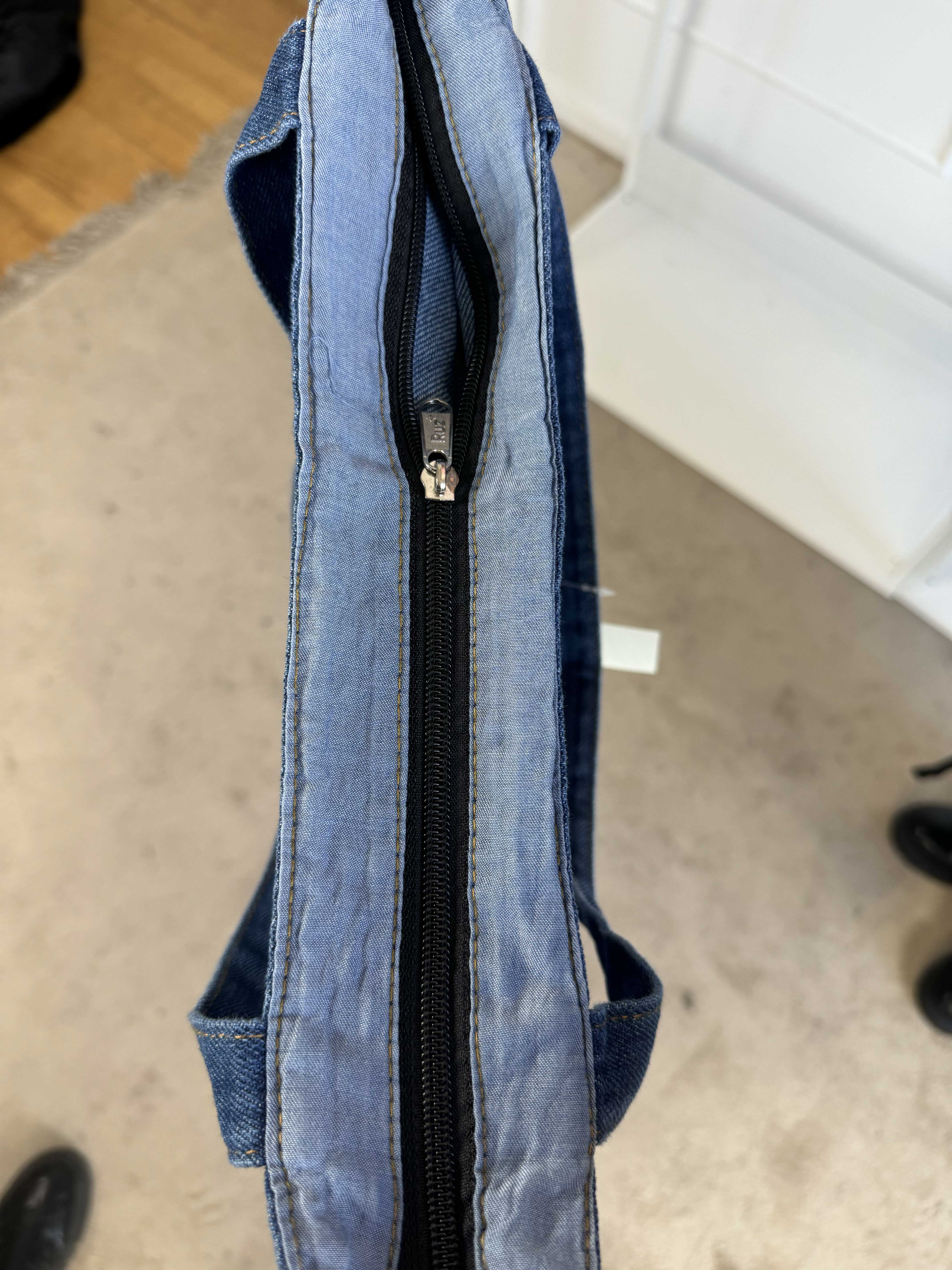 Betti - Taske i denim med stor lomme